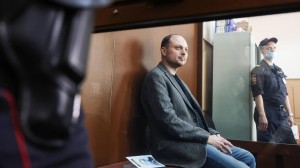 Vladimir Kara-Murza durante il processo